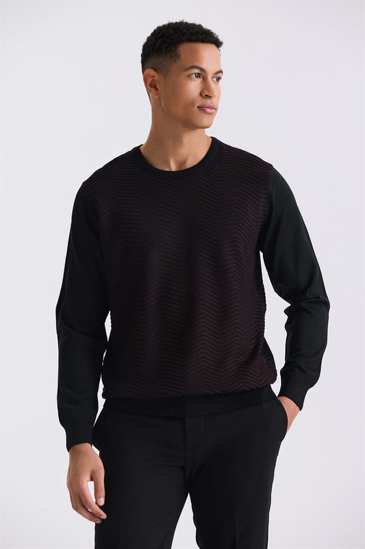 Round Collar Knitted Sweater With Black Classic Fit Pattern