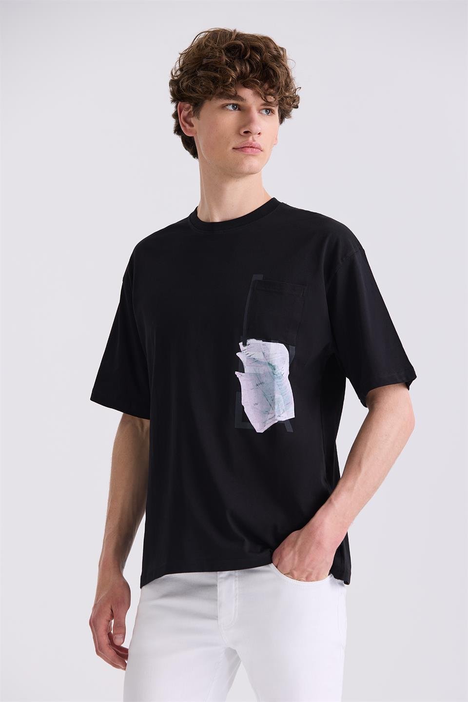 Round Collar T Shirt With Black Print