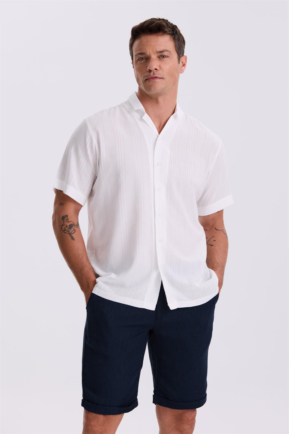 White Classic Fit Cutaway Collar Comfortable Shirt With Short Sleeves
