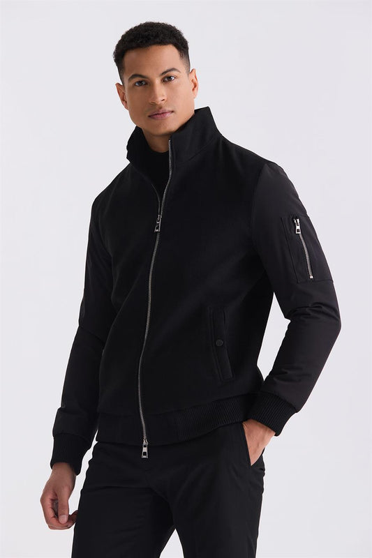 Black Regular Fit Judge Collar Zipped Winter Jacket