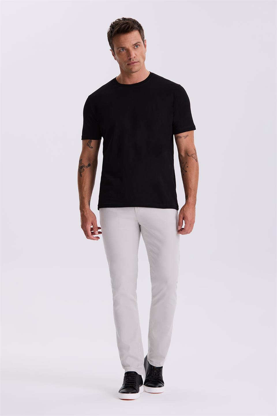 Black 100% Cotton Slim Fit Round Collar Basic T Shirt.