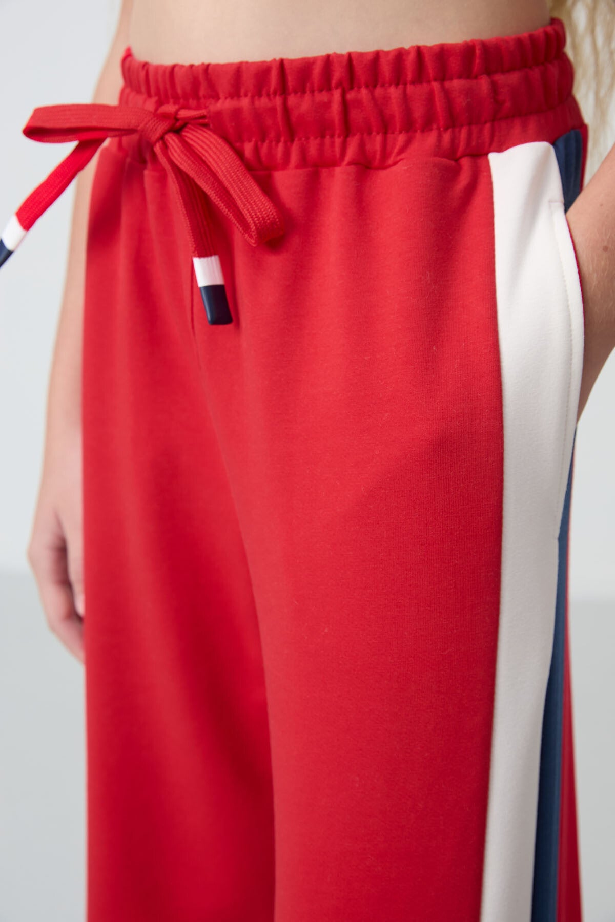 Open Red Slit Detailed Pocket Wide Leg Girls' Tracksuit Bottom - 75141