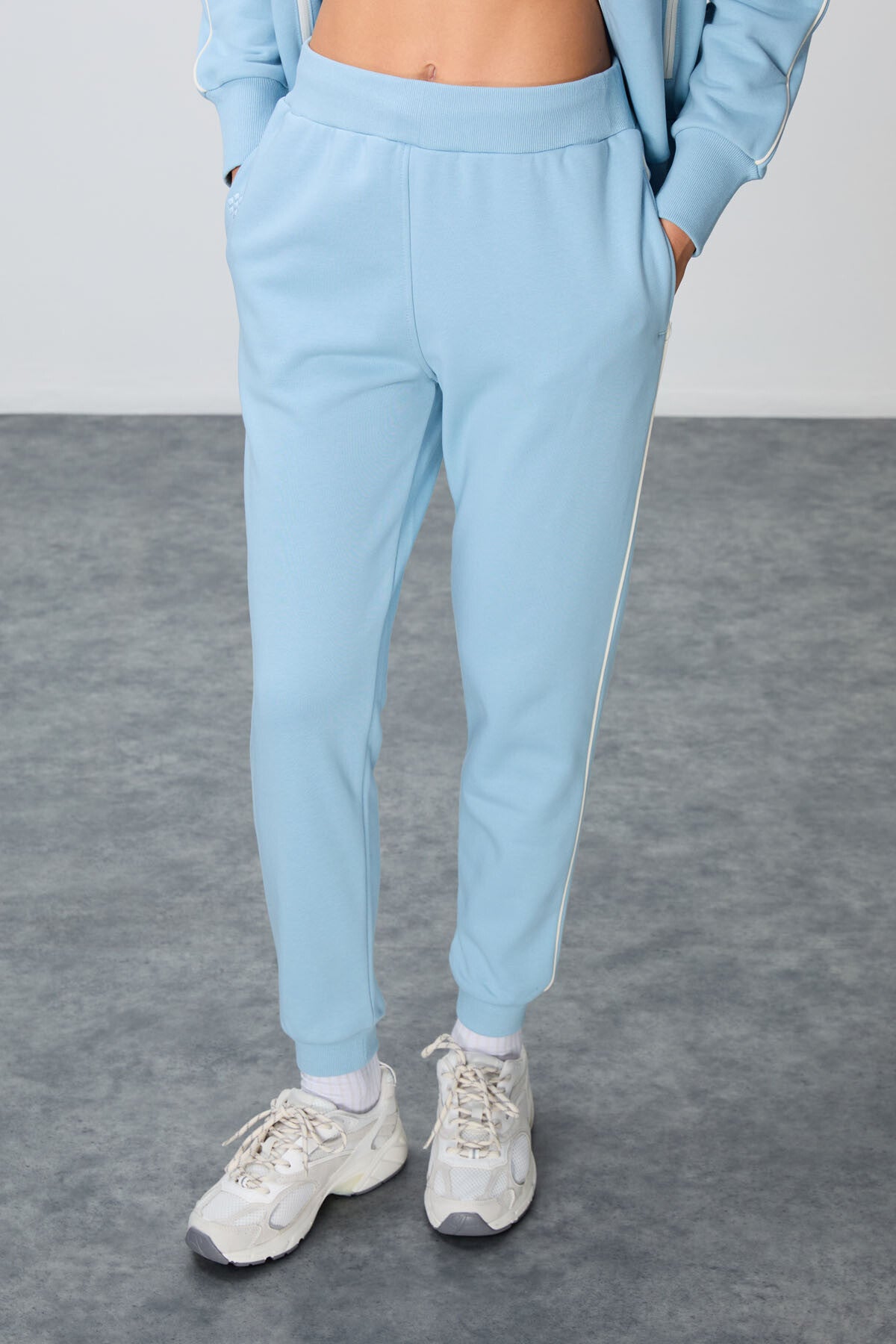 Light Blue Compact Cotton Thick Smooth Textured Stand Collar Oversize Fit Women's Tracksuit Set - 95340