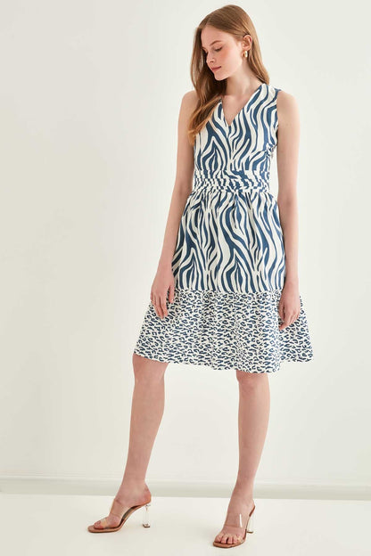 ANIMAL PATTERN V COLLAR MIDI DRESS