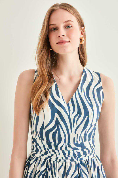 ANIMAL PATTERN V COLLAR MIDI DRESS