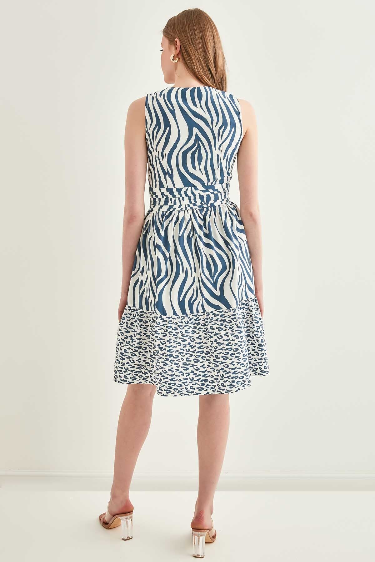 ANIMAL PATTERN V COLLAR MIDI DRESS