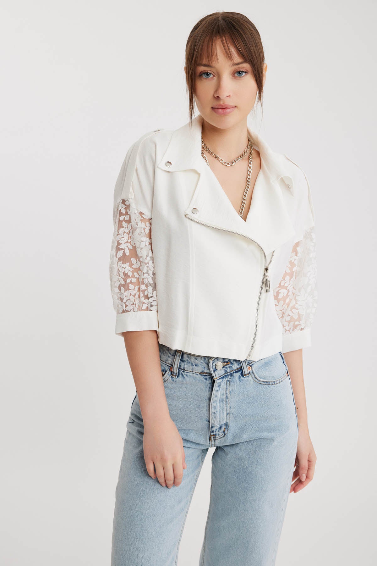 ZIPPERED JACKET WITH DETAILED SLEEVES