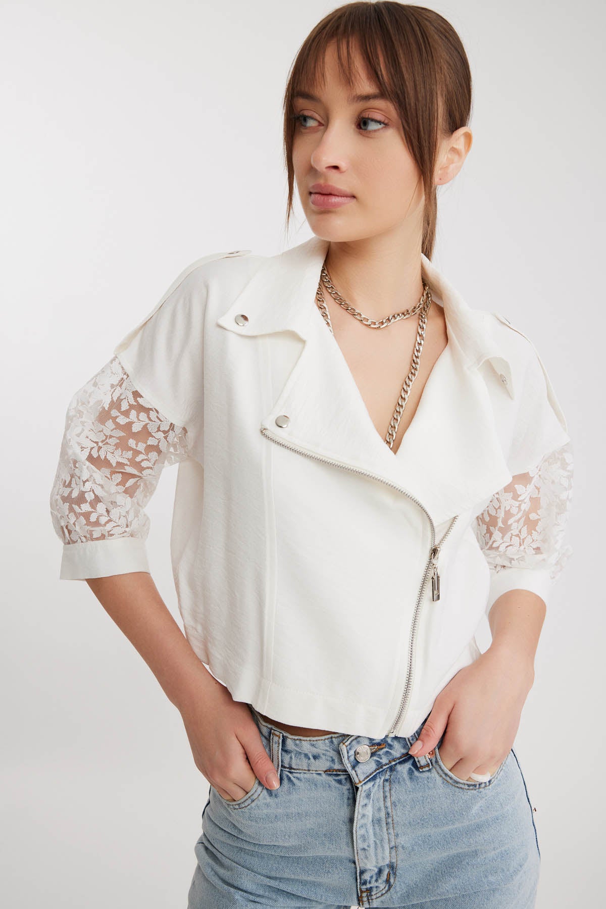 ZIPPERED JACKET WITH DETAILED SLEEVES