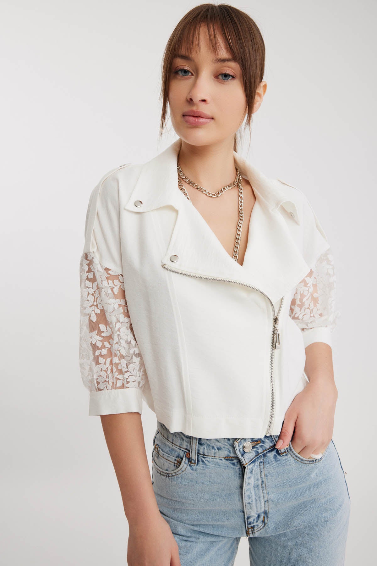 ZIPPERED JACKET WITH DETAILED SLEEVES