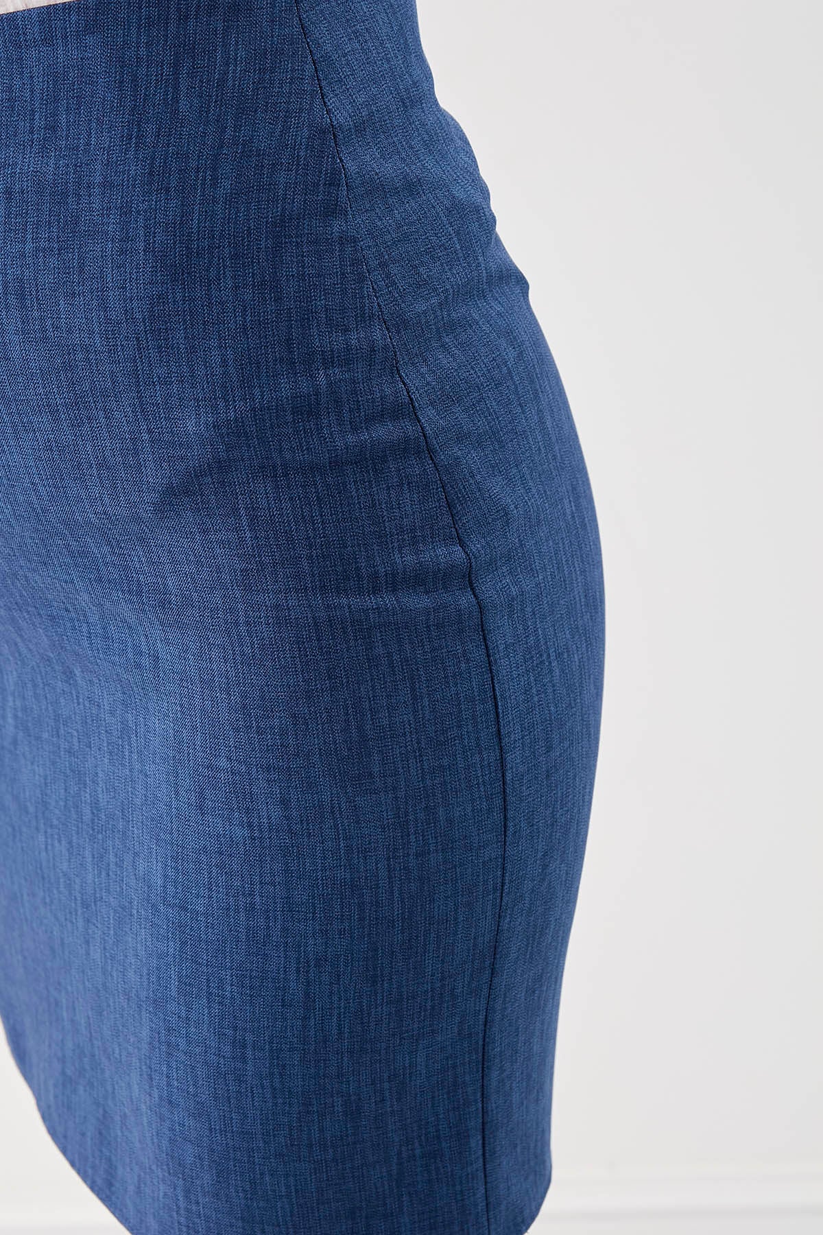 ZIPPERED PENCIL SKIRT