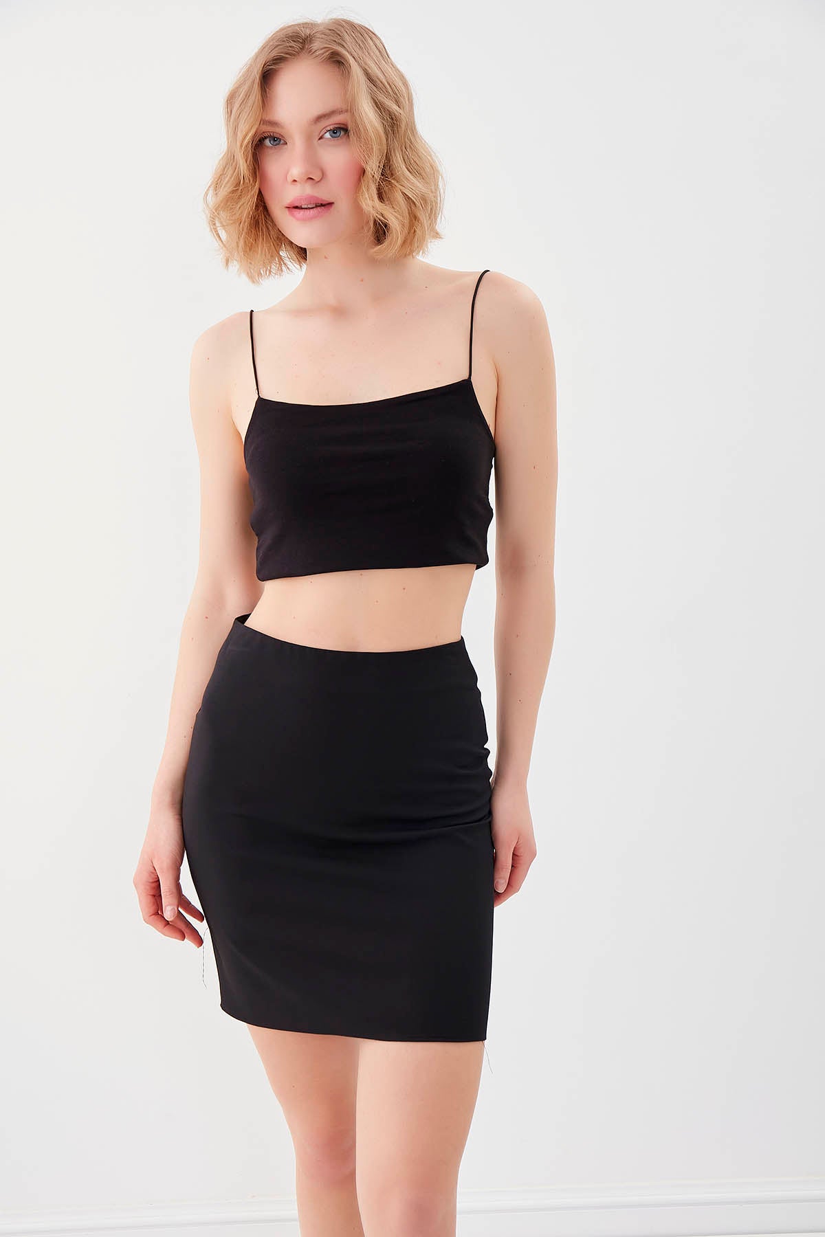 ZIPPERED PENCIL SKIRT