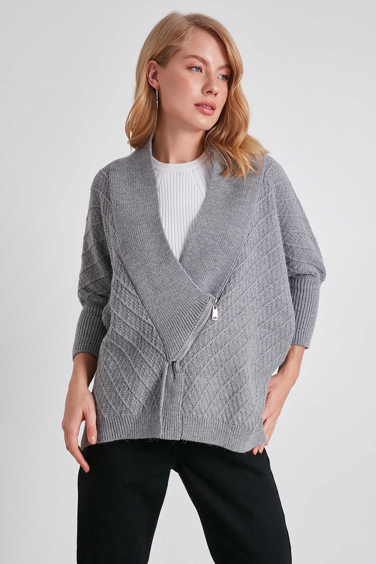 LOOSE KNITTED CARDIGAN WITH ASYMMETRIC ZIPPER