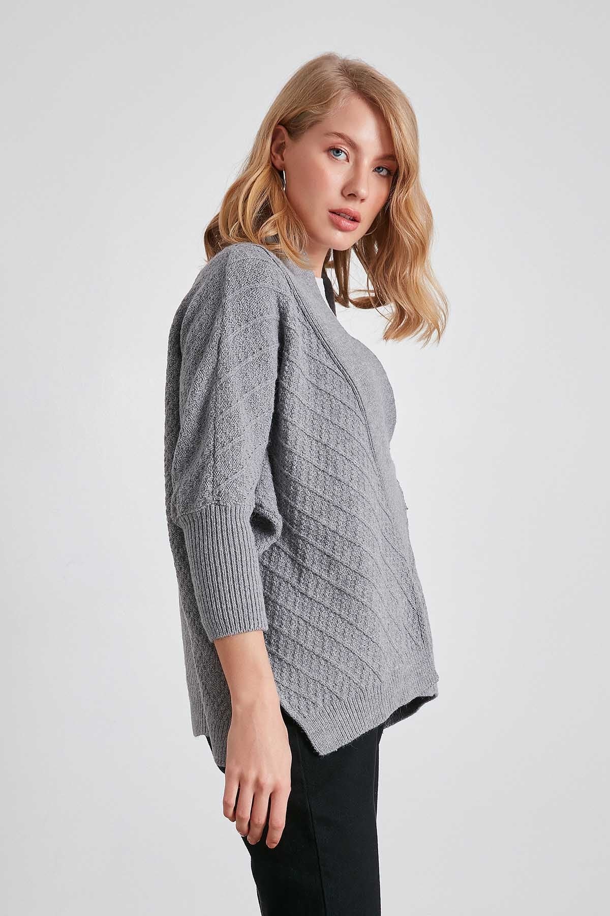 LOOSE KNITTED CARDIGAN WITH ASYMMETRIC ZIPPER