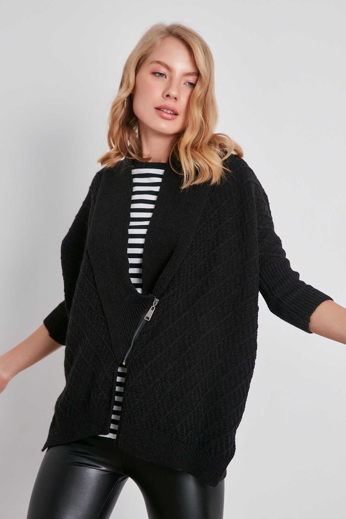 LOOSE KNITTED CARDIGAN WITH ASYMMETRIC ZIPPER