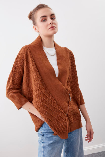 LOOSE KNITTED CARDIGAN WITH ASYMMETRIC ZIPPER