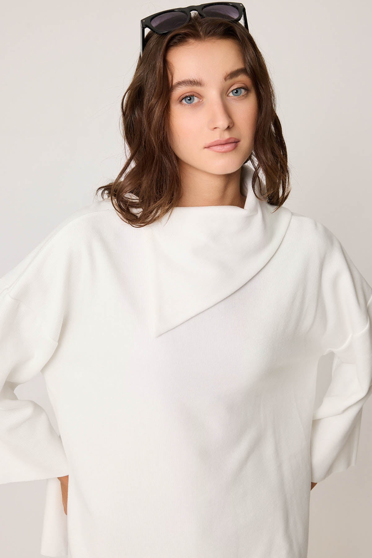 ASYMMETRIC COLLAR KNITTED BLOUSE WITH SIDES SPLITED