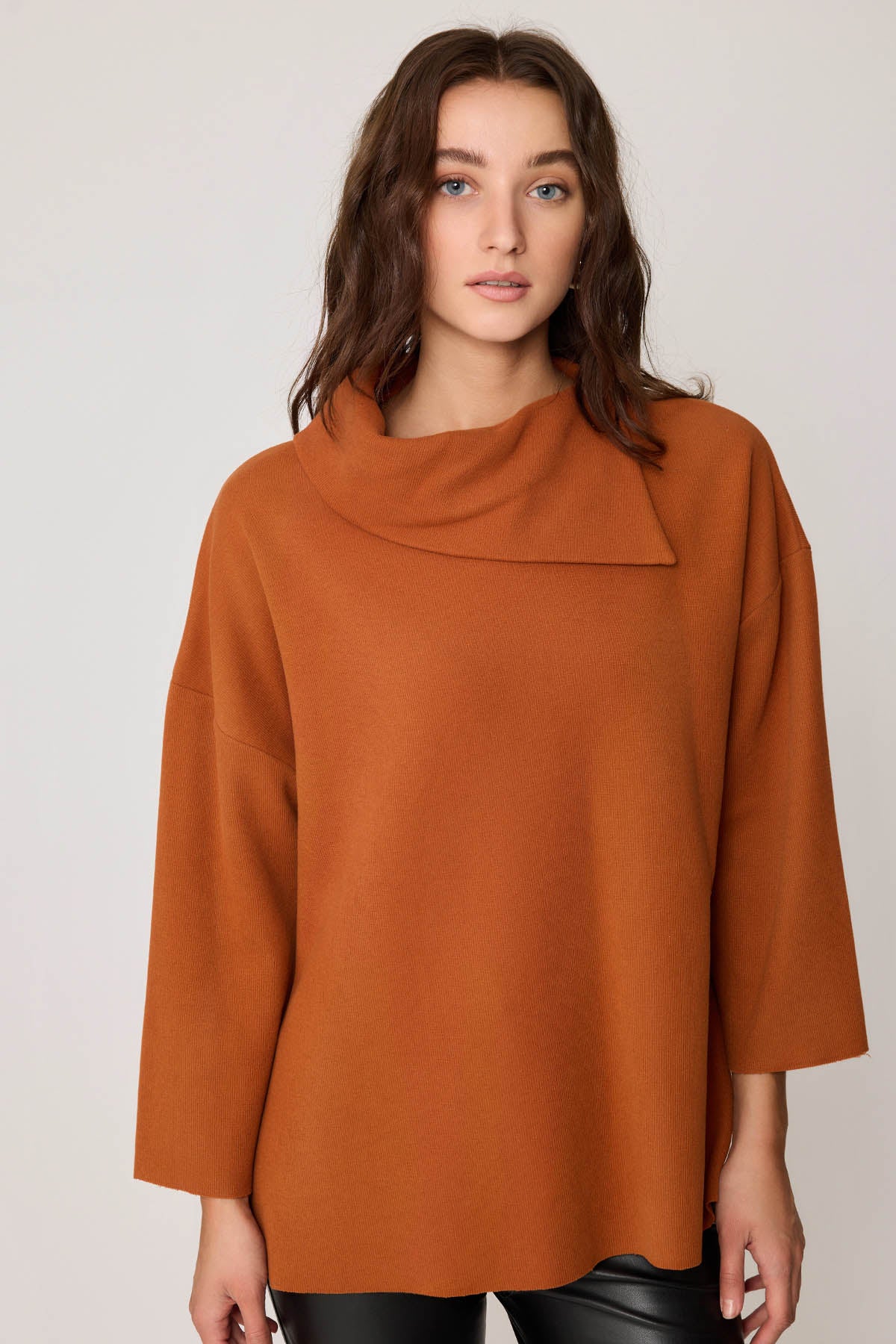 ASYMMETRIC COLLAR KNITTED BLOUSE WITH SIDES SPLITED