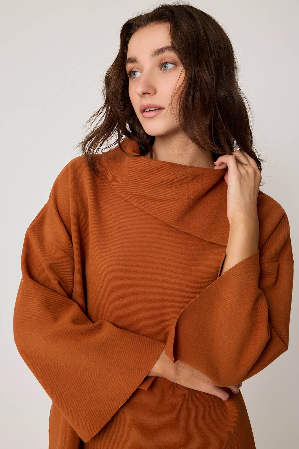 ASYMMETRIC COLLAR KNITTED BLOUSE WITH SIDES SPLITED