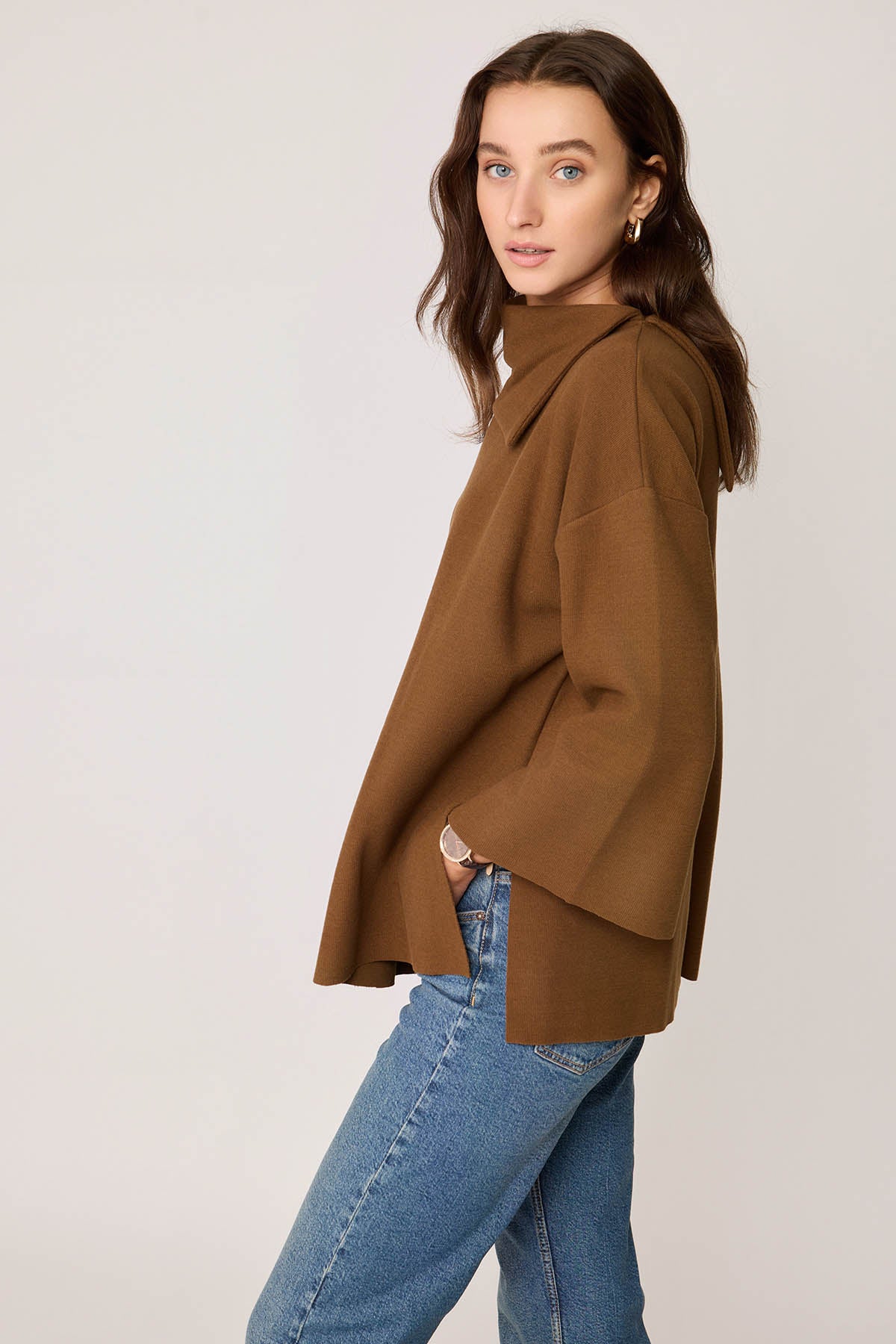 ASYMMETRIC COLLAR KNITTED BLOUSE WITH SIDES SPLITED