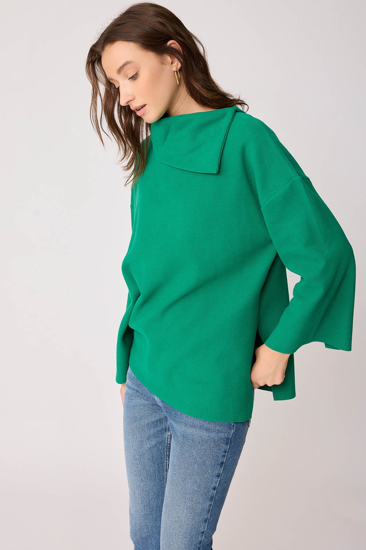 ASYMMETRIC COLLAR KNITTED BLOUSE WITH SIDES SPLITED