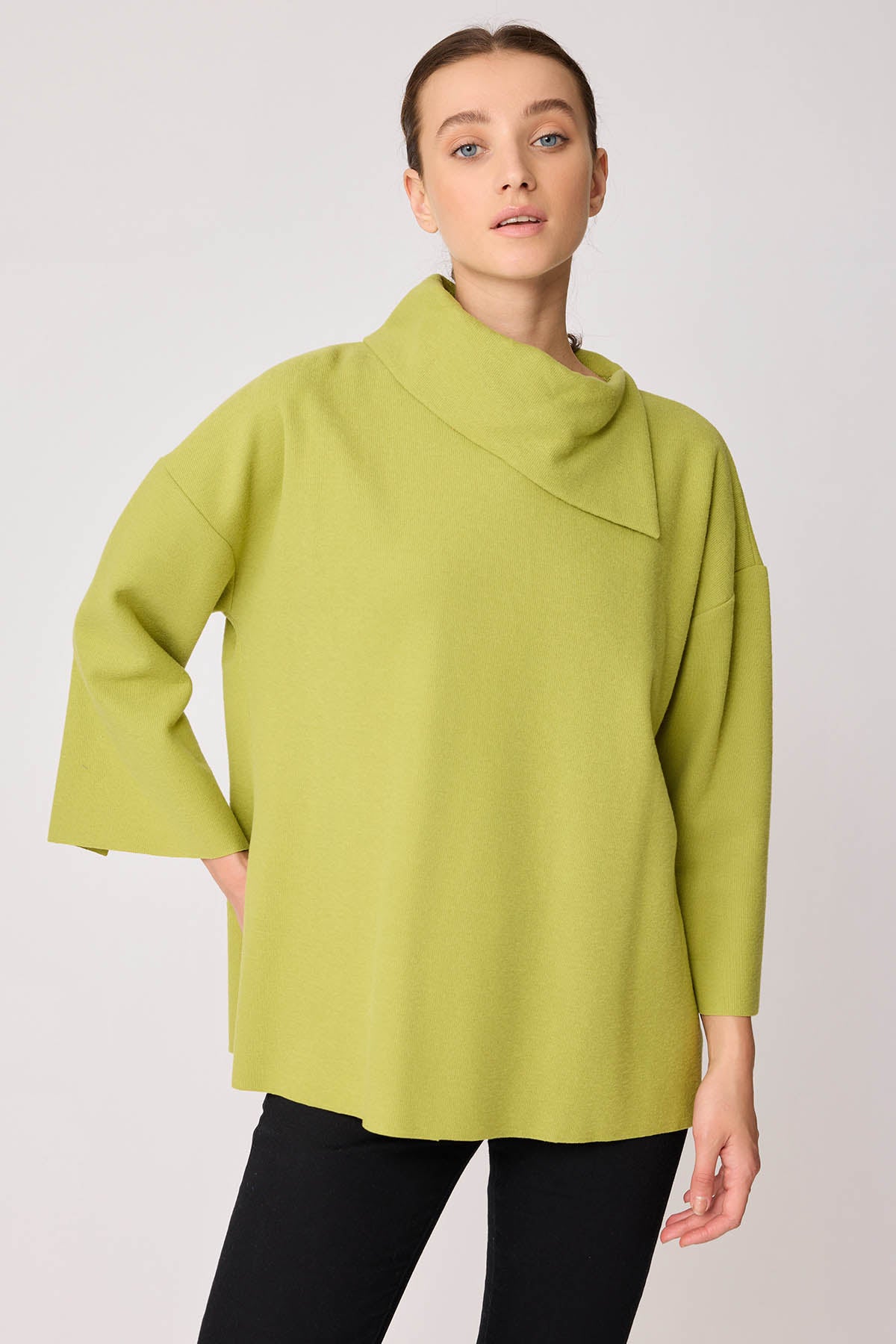 ASYMMETRIC COLLAR KNITTED BLOUSE WITH SIDES SPLITED