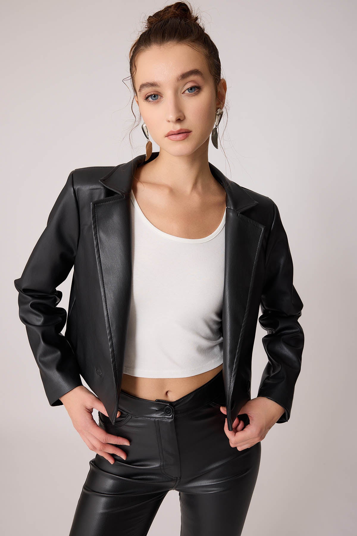 FAUX LEATHER CROP JACKET WITH ASSISTED BUTTON