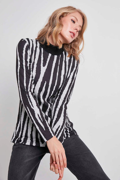 KNITTED BLOUSE WITH TURTLENECK COLLAR