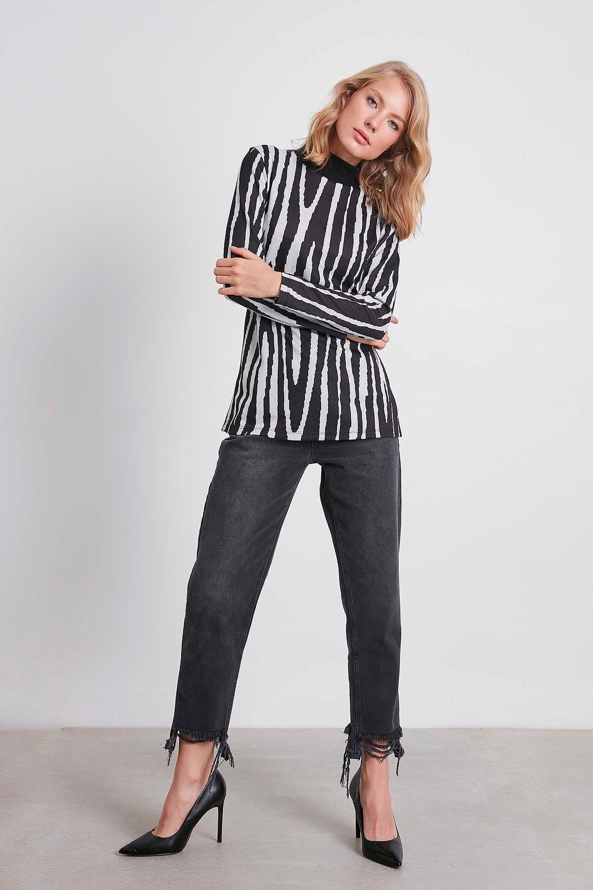 KNITTED BLOUSE WITH TURTLENECK COLLAR
