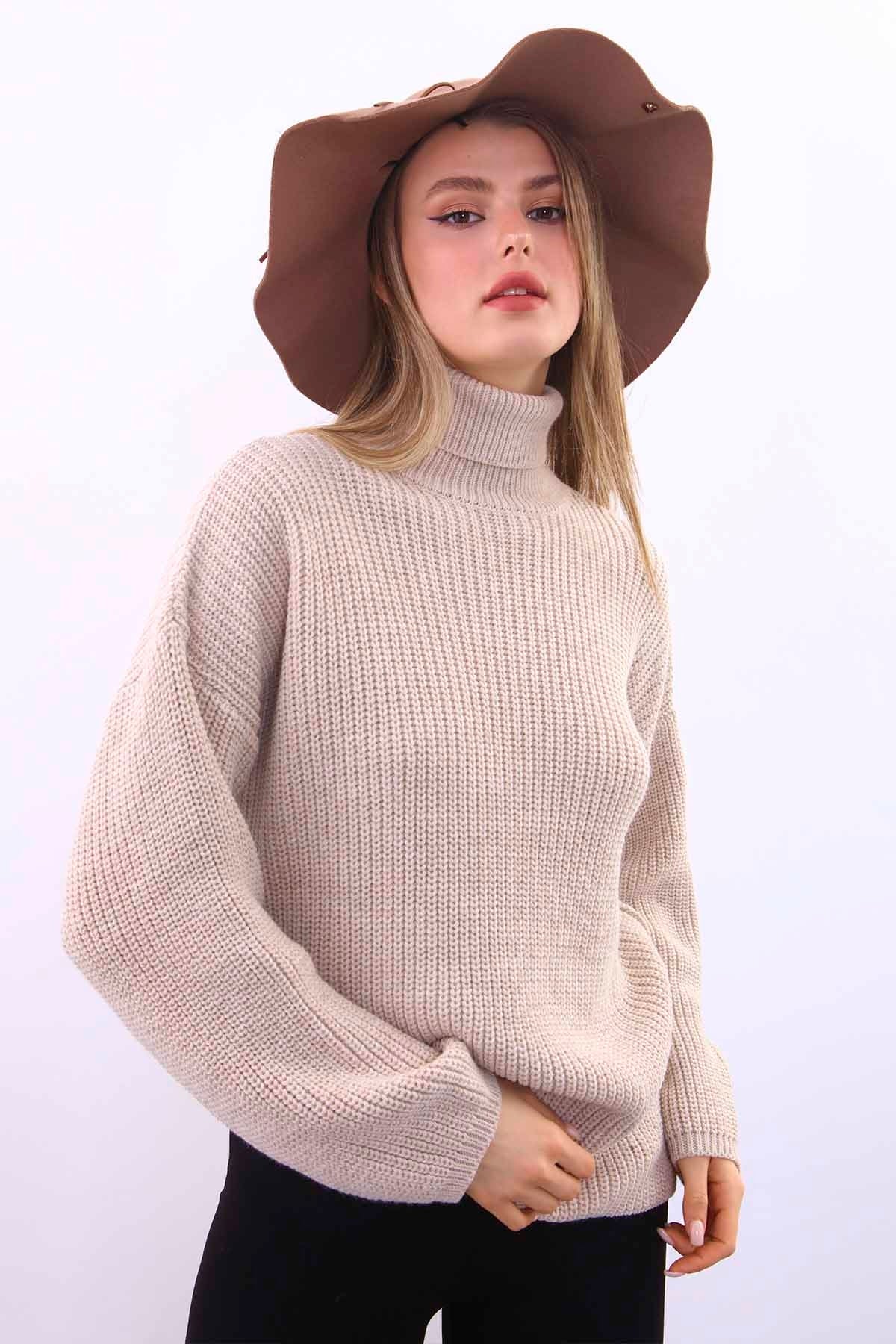TURTLENECK KNITTED SWEATER