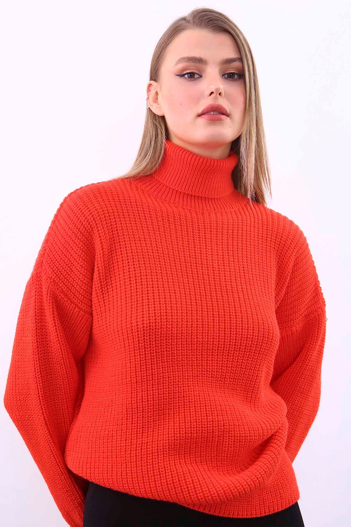 TURTLENECK KNITTED SWEATER