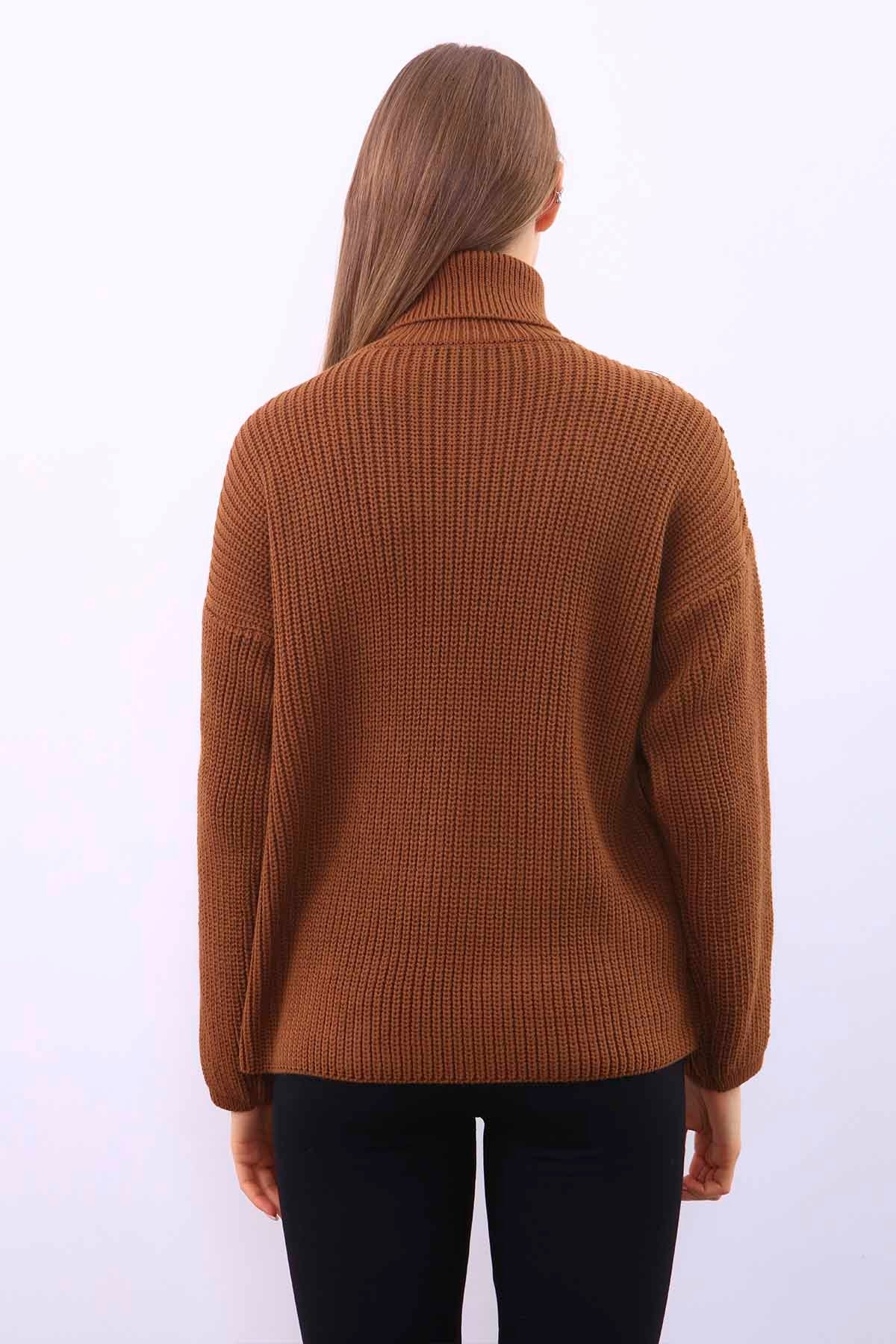 TURTLENECK KNITTED SWEATER
