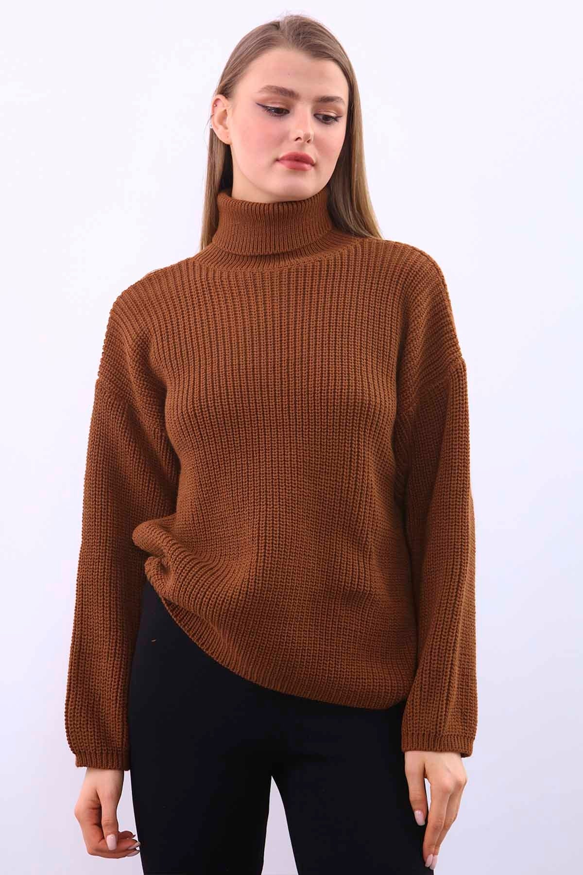 TURTLENECK KNITTED SWEATER