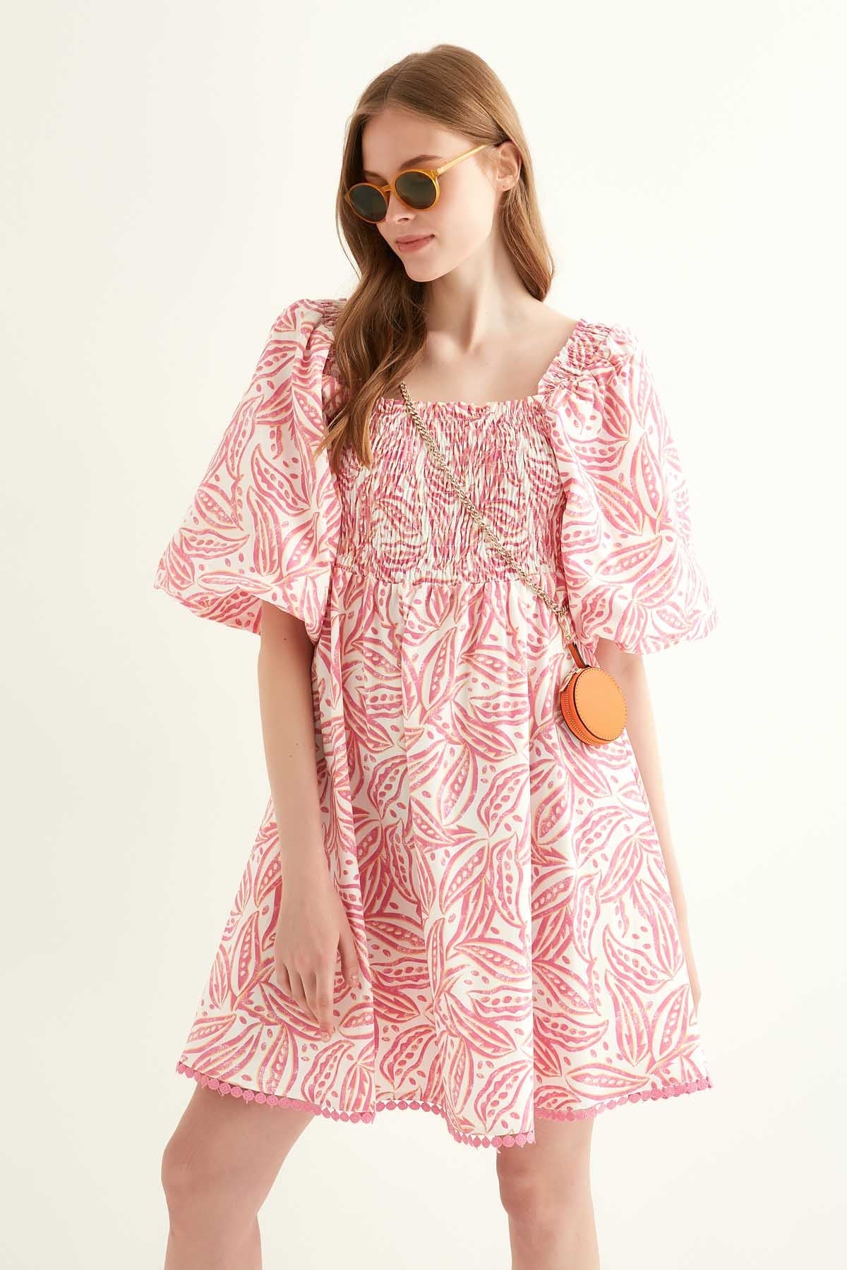 LOOSE SLEEVE BODY COILED DRESS