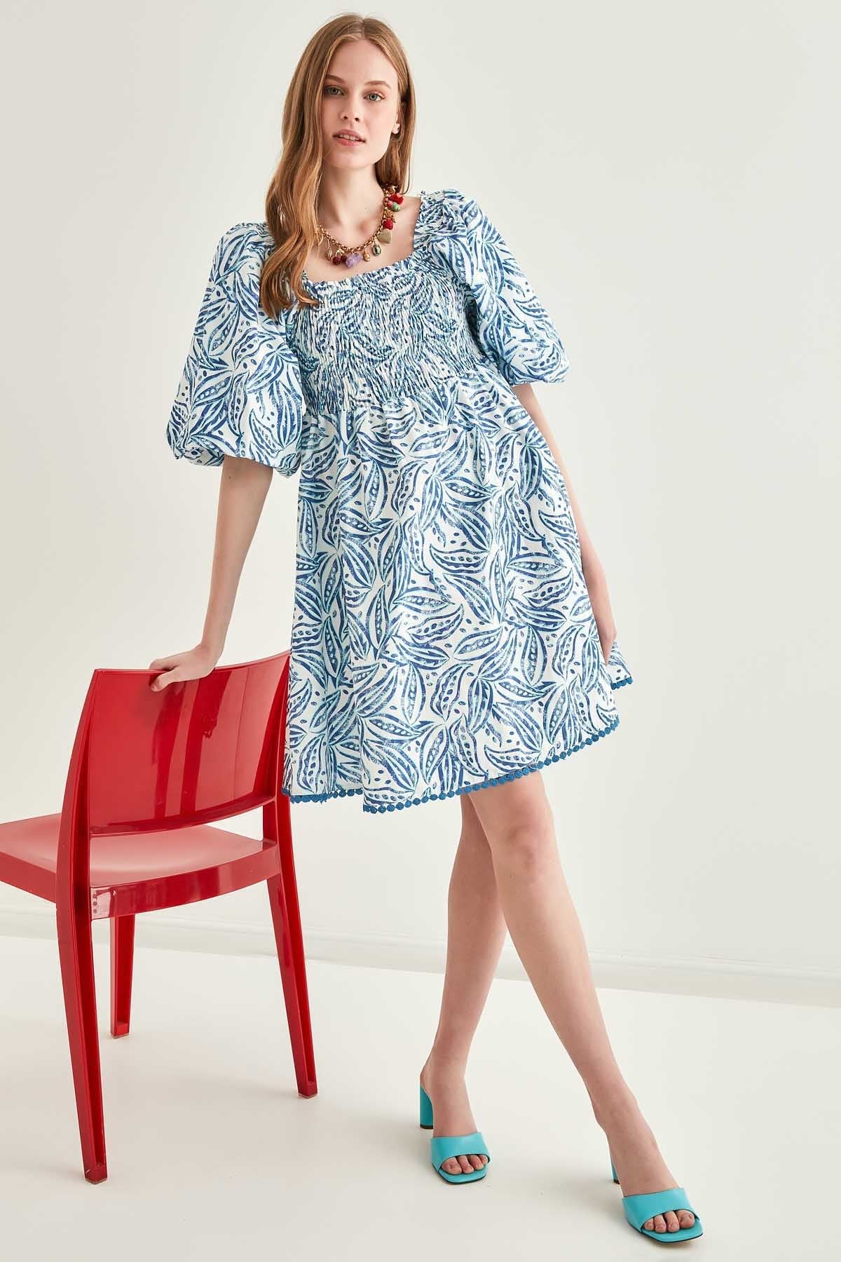 LOOSE SLEEVE BODY COILED DRESS
