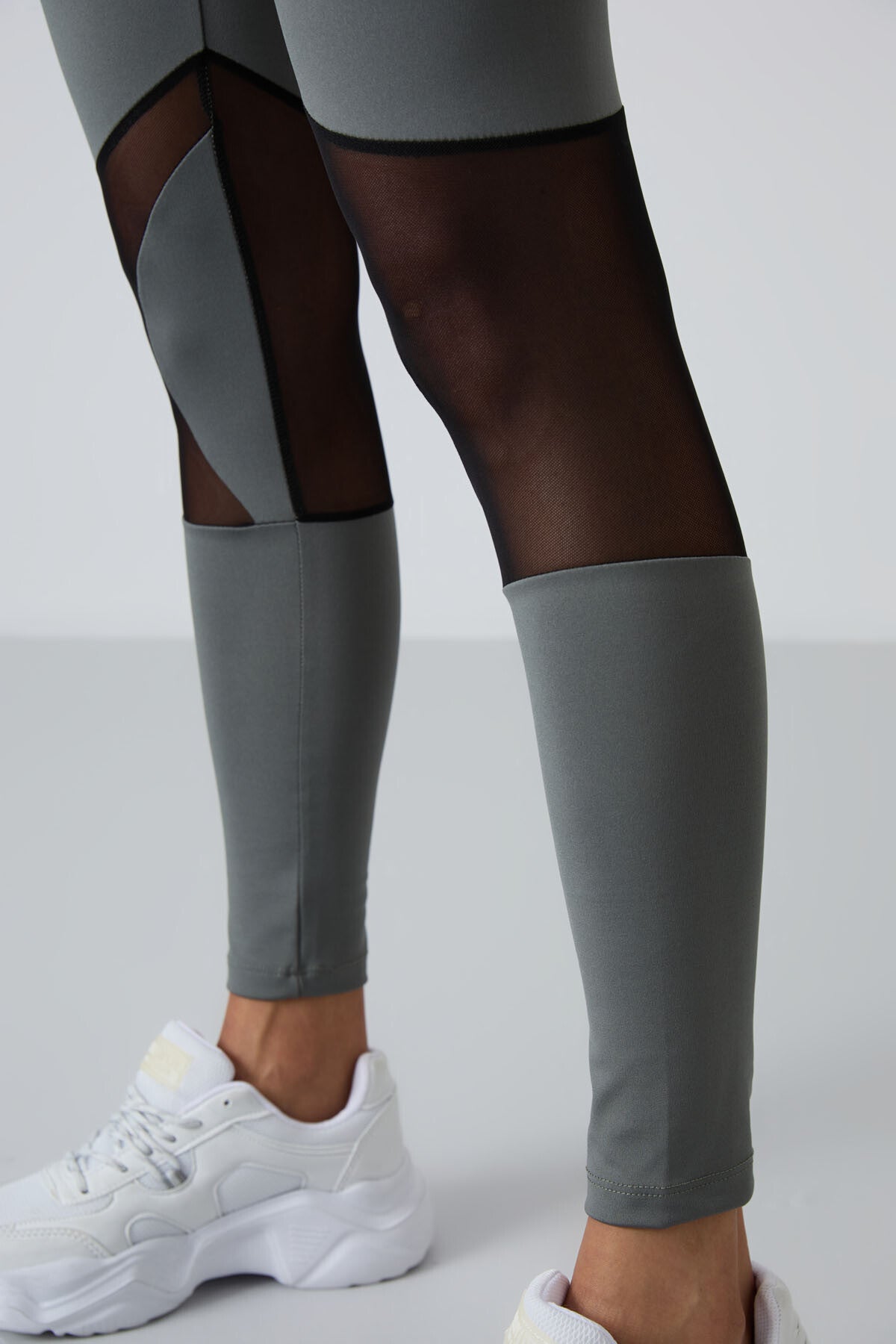 Performance Women's Tights Set - 95331  
Stretchable Polyester Standard Fit