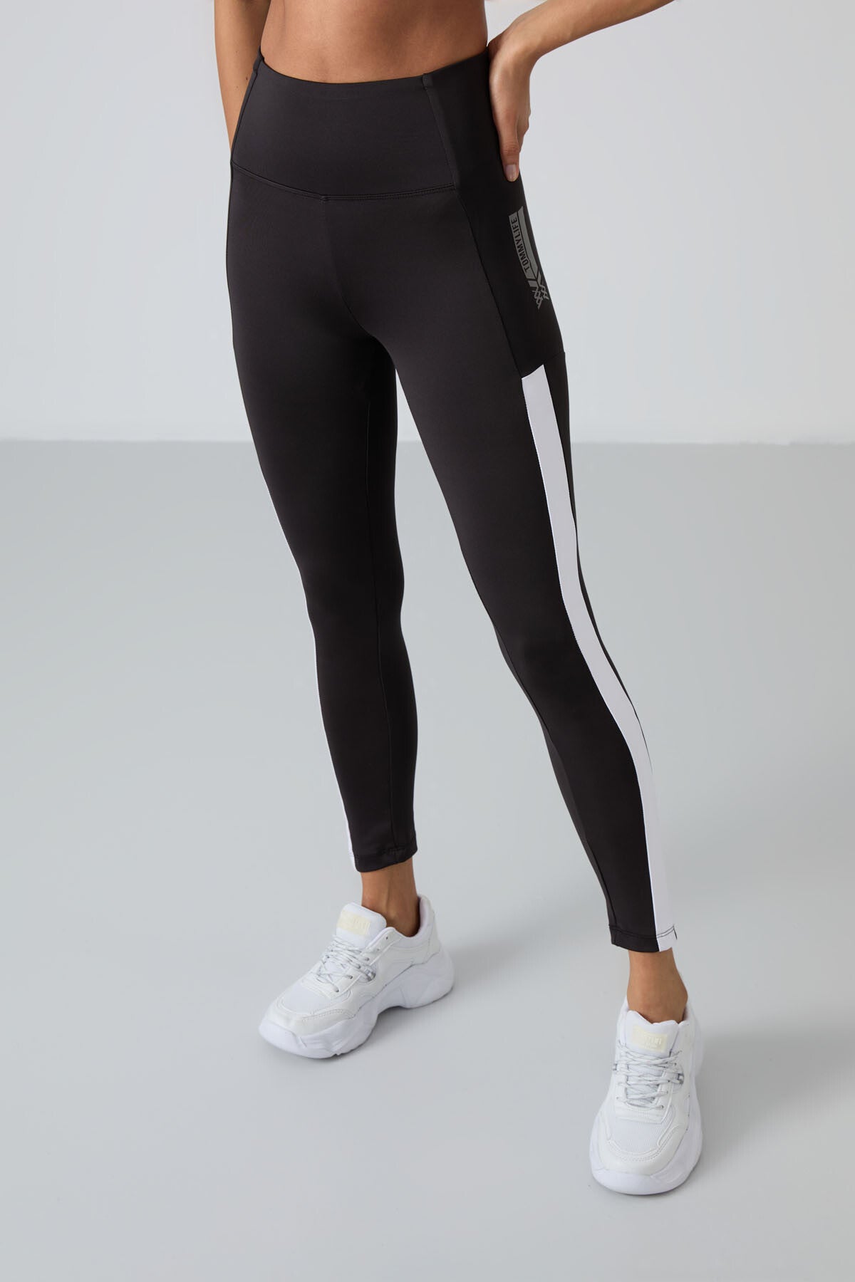 Black Polyester Flexible Standard Fit Performance Women's Tights Set - 95332
