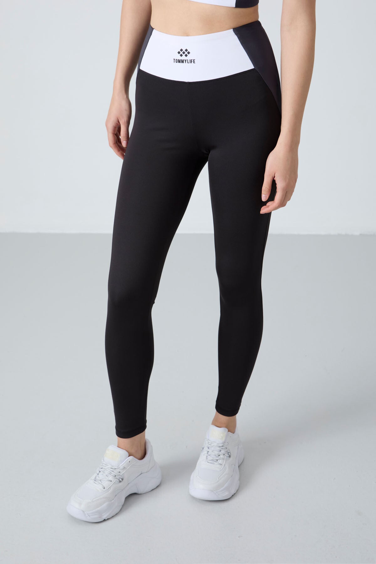 Black Polyester Flexible Standard Fit Performance Women's Tights Set - 95334