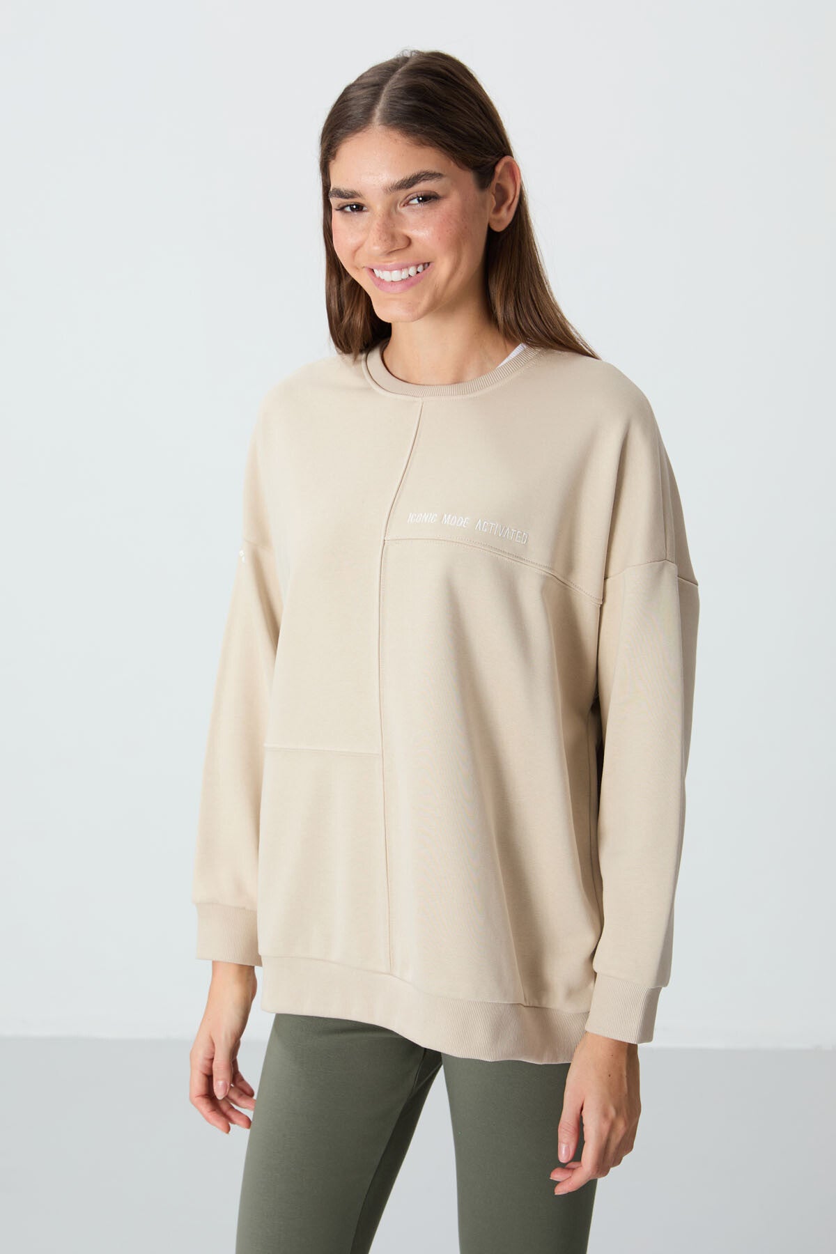 Compact Neck Cotton Thick Smooth Textured O Collar Oversize Fit Women's Sweatshirt - 97288