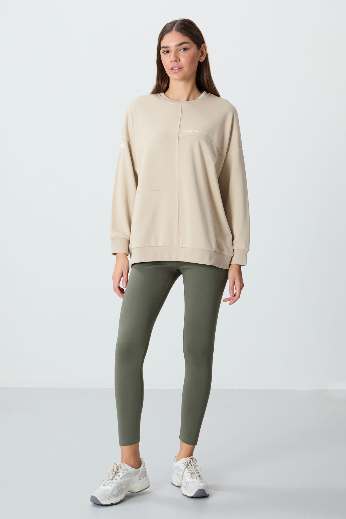 Compact Neck Cotton Thick Smooth Textured O Collar Oversize Fit Women's Sweatshirt - 97288