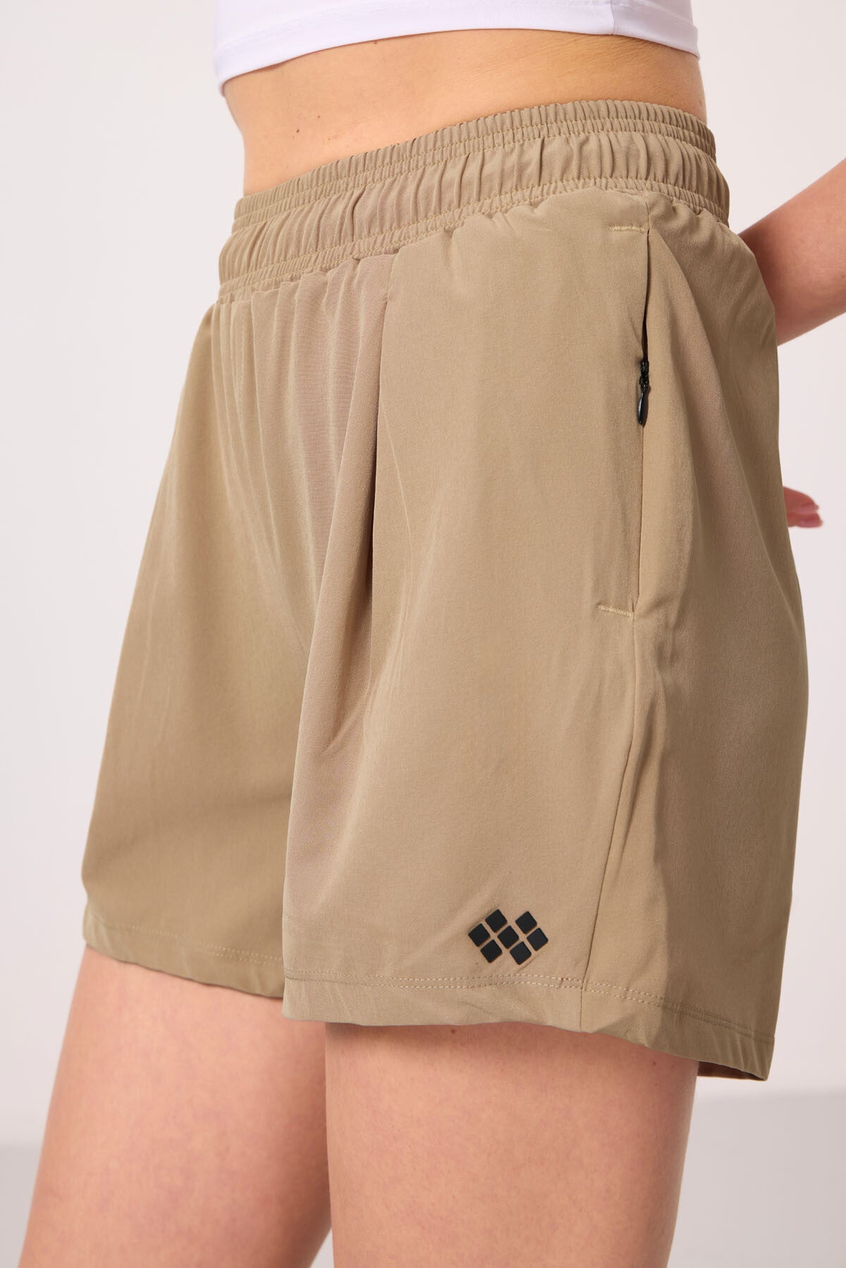 Polyester Hidden Pocket Zippered Comfort Fit Women's Shorts - 91014