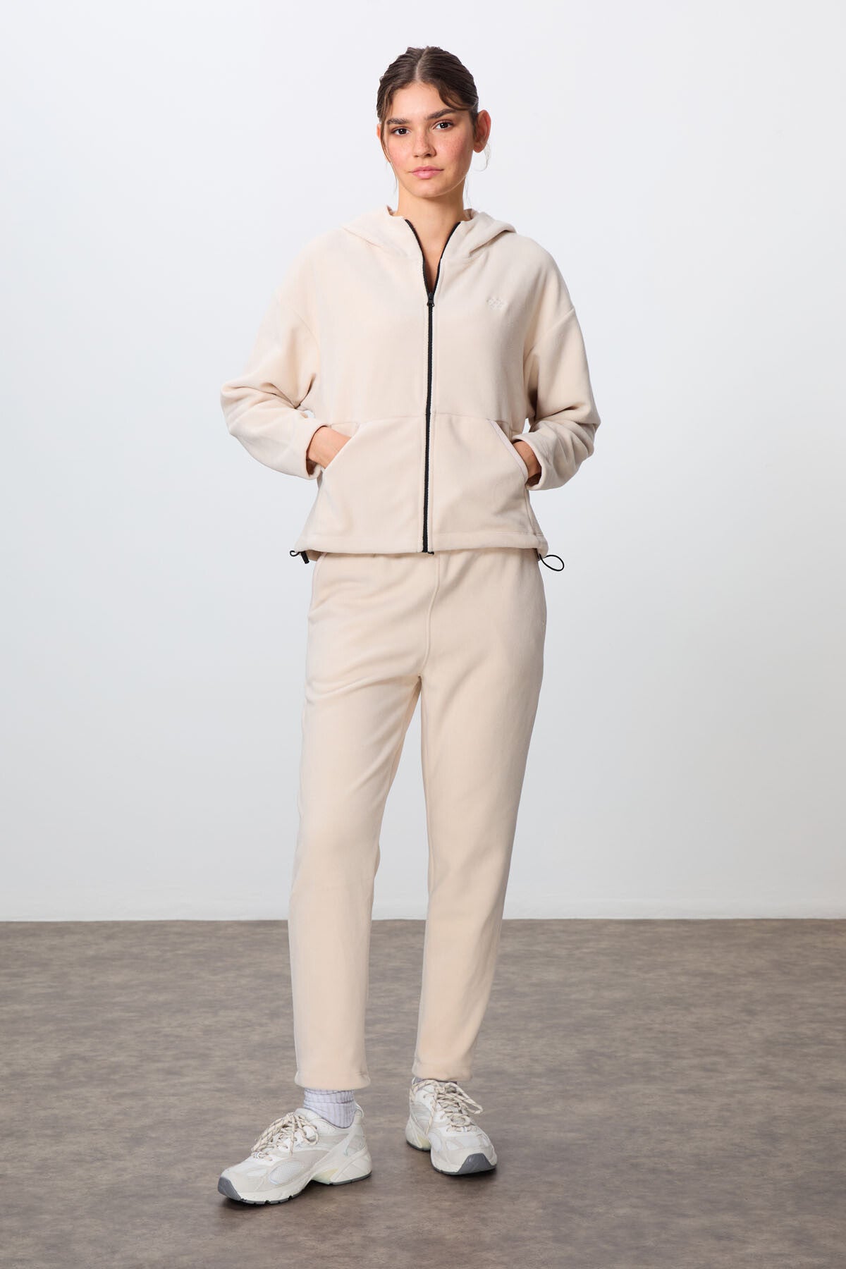 Thick Soft Textured Hooded Oversize Embroidered Fleece Women's Tracksuit Set -95338