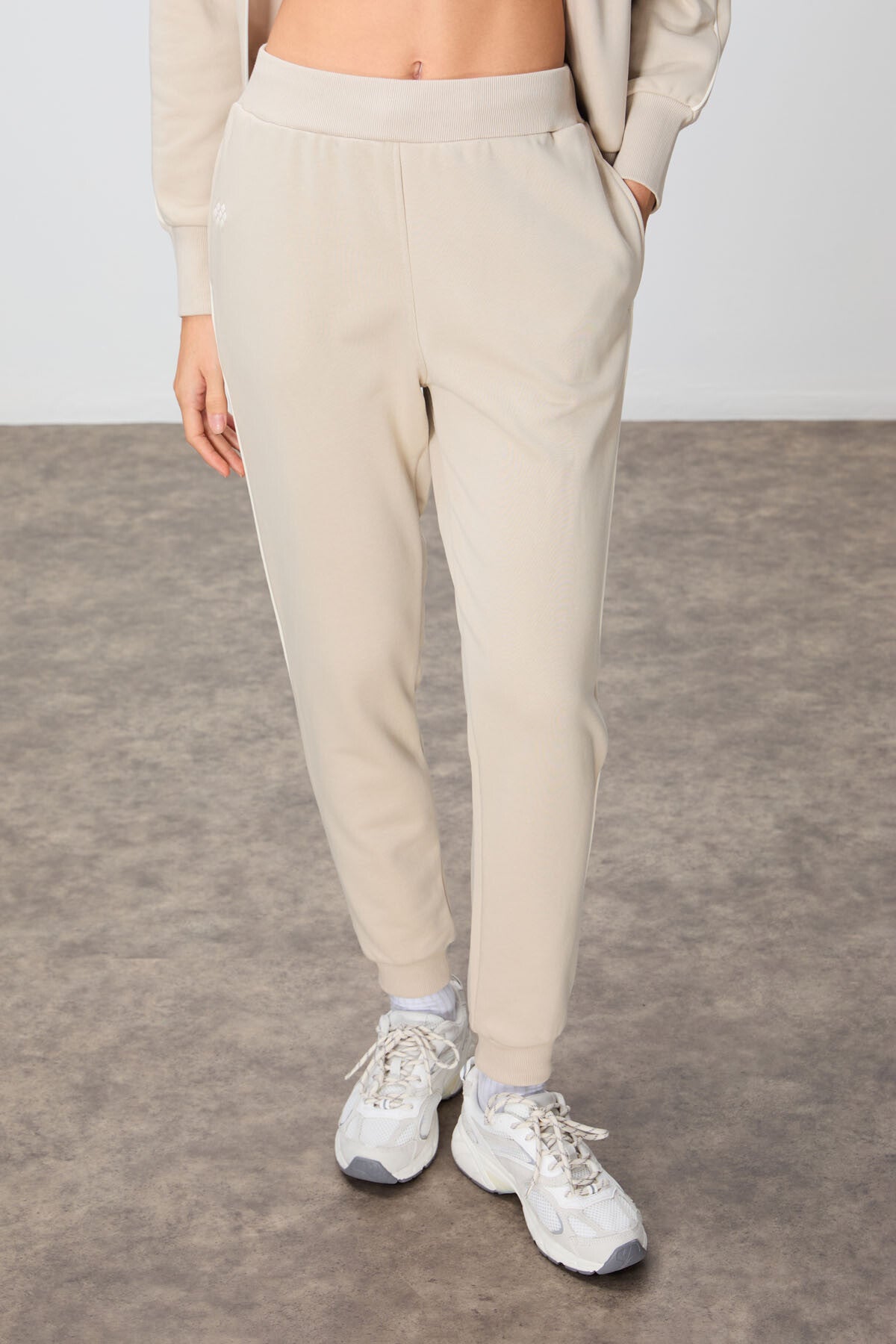 Women's Oversize Fit Thick Smooth Textured Stand Collar Compact Cotton Tracksuit Set - 95340