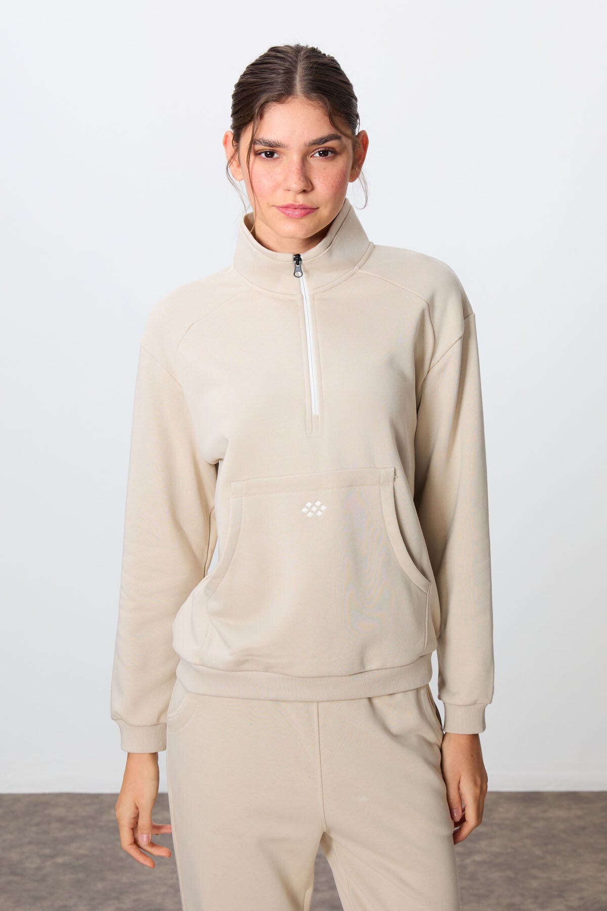 Compact White Cotton Thick Smooth Textured Stand Collar Oversize Fit Women's Tracksuit Set - 95342