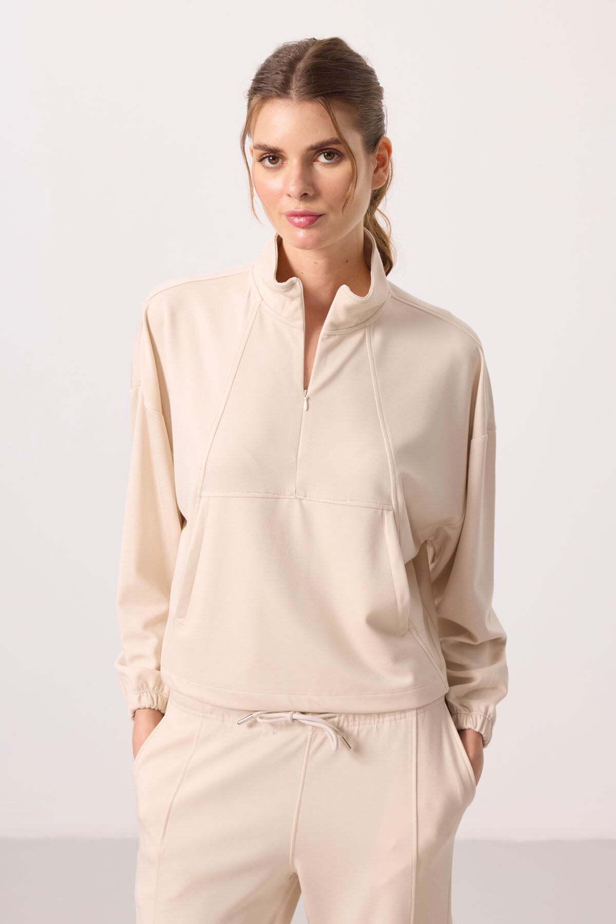 Soft Woven High Collar Hidden Zipper Oversize Women's Tracksuit Set - 95351