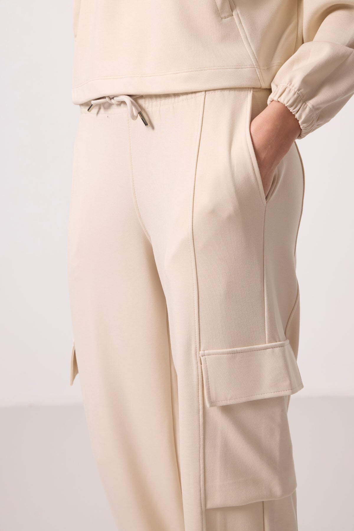 Soft Woven High Collar Hidden Zipper Oversize Women's Tracksuit Set - 95351