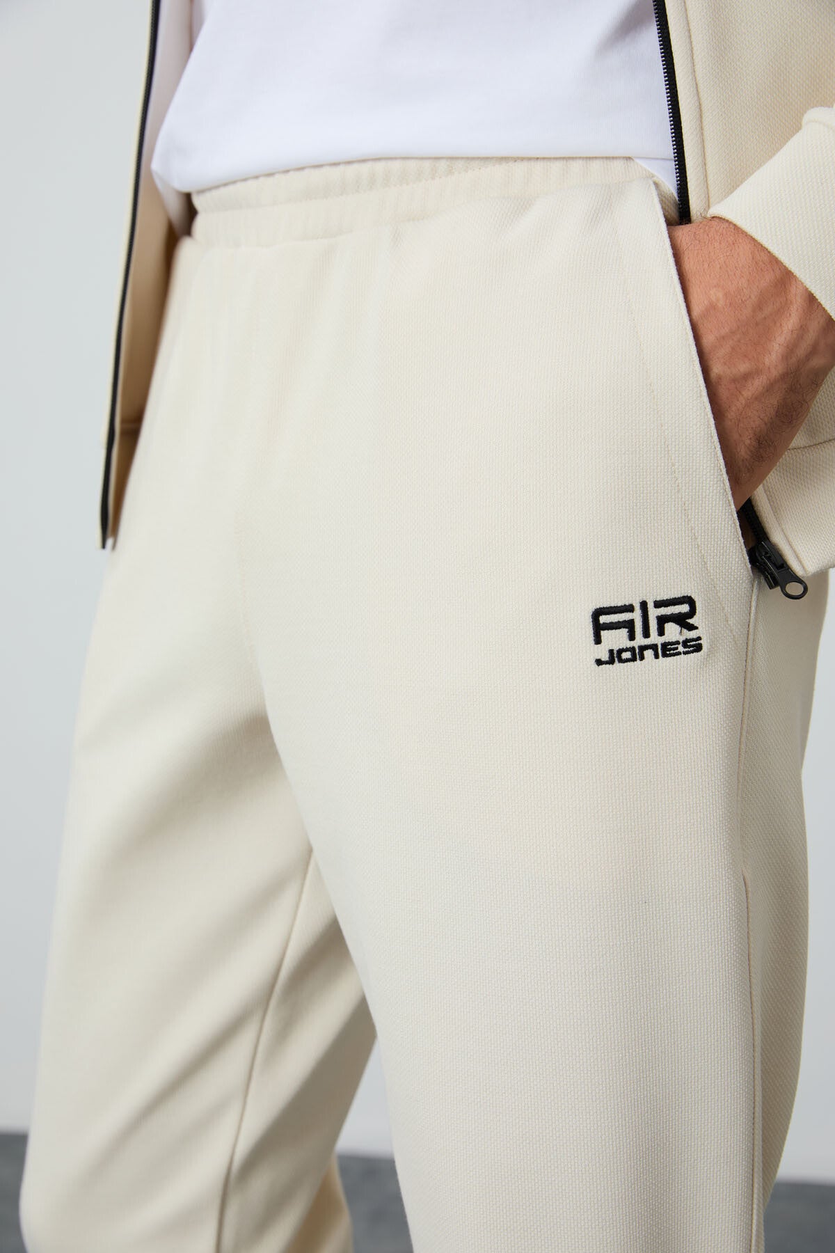 Textured Surface Standard Fit Embroidered Men's Tracksuit Set - 85248