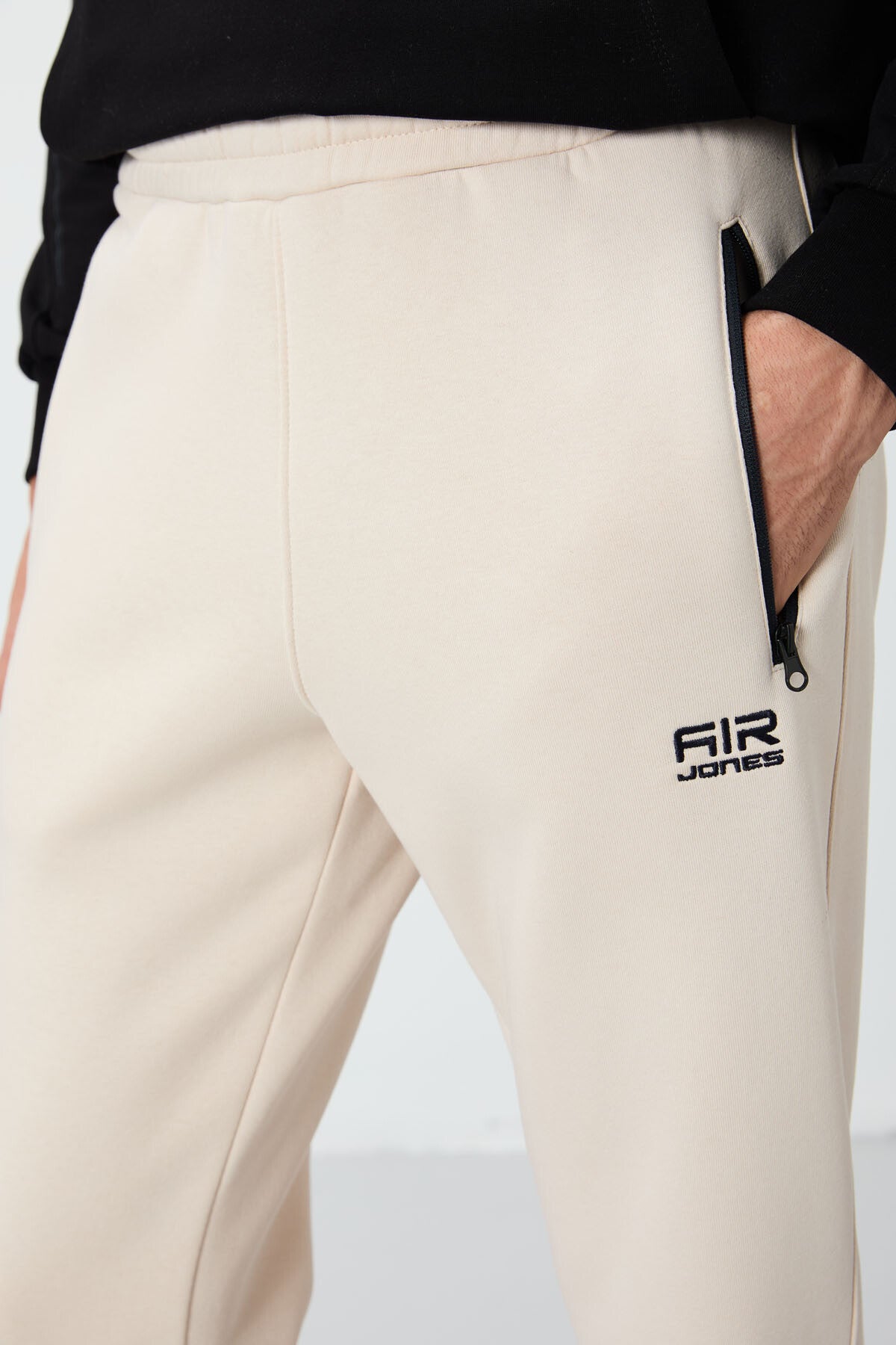 Cesar Bej Striped Men's Tracksuit Bottom - 84929