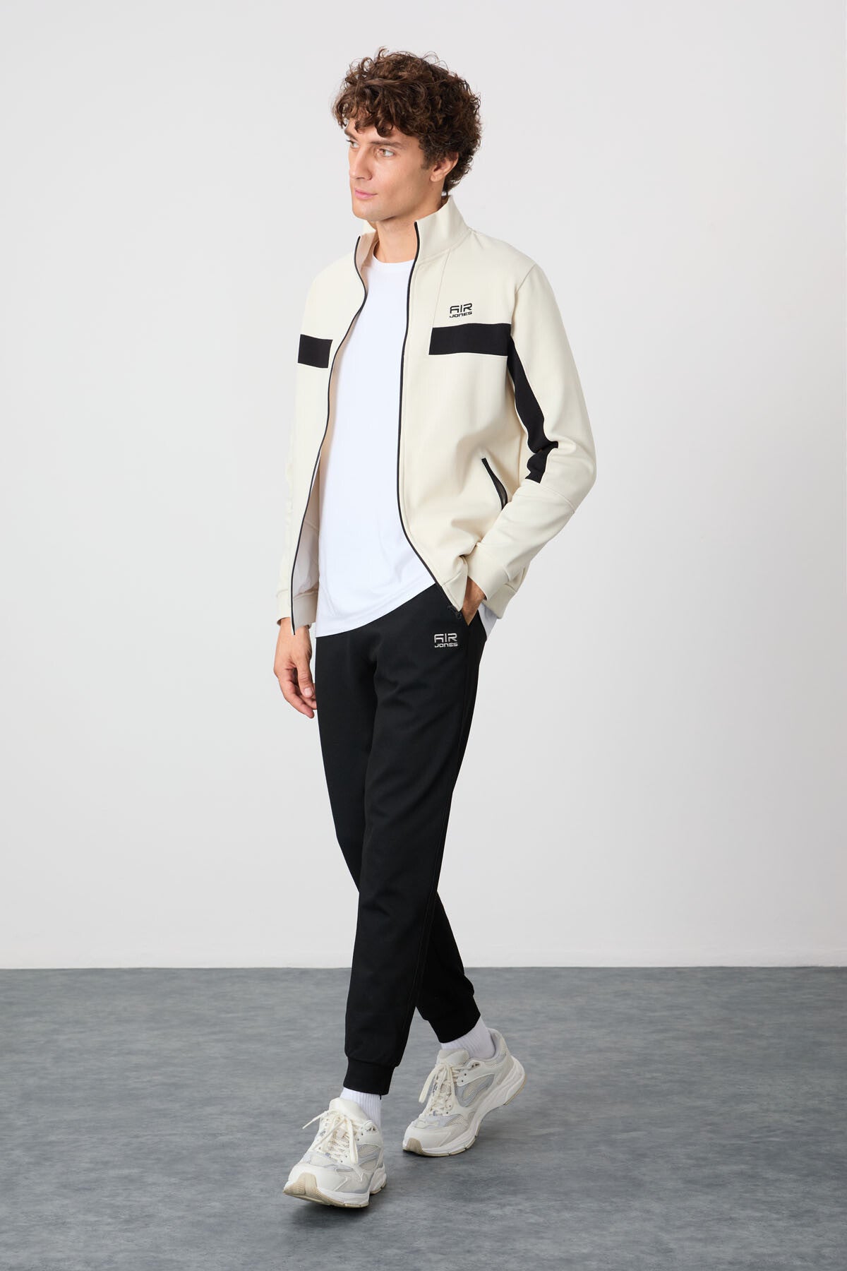 Black-White Textured Surface Standard Fit Embroidered Men's Tracksuit Set - 85248