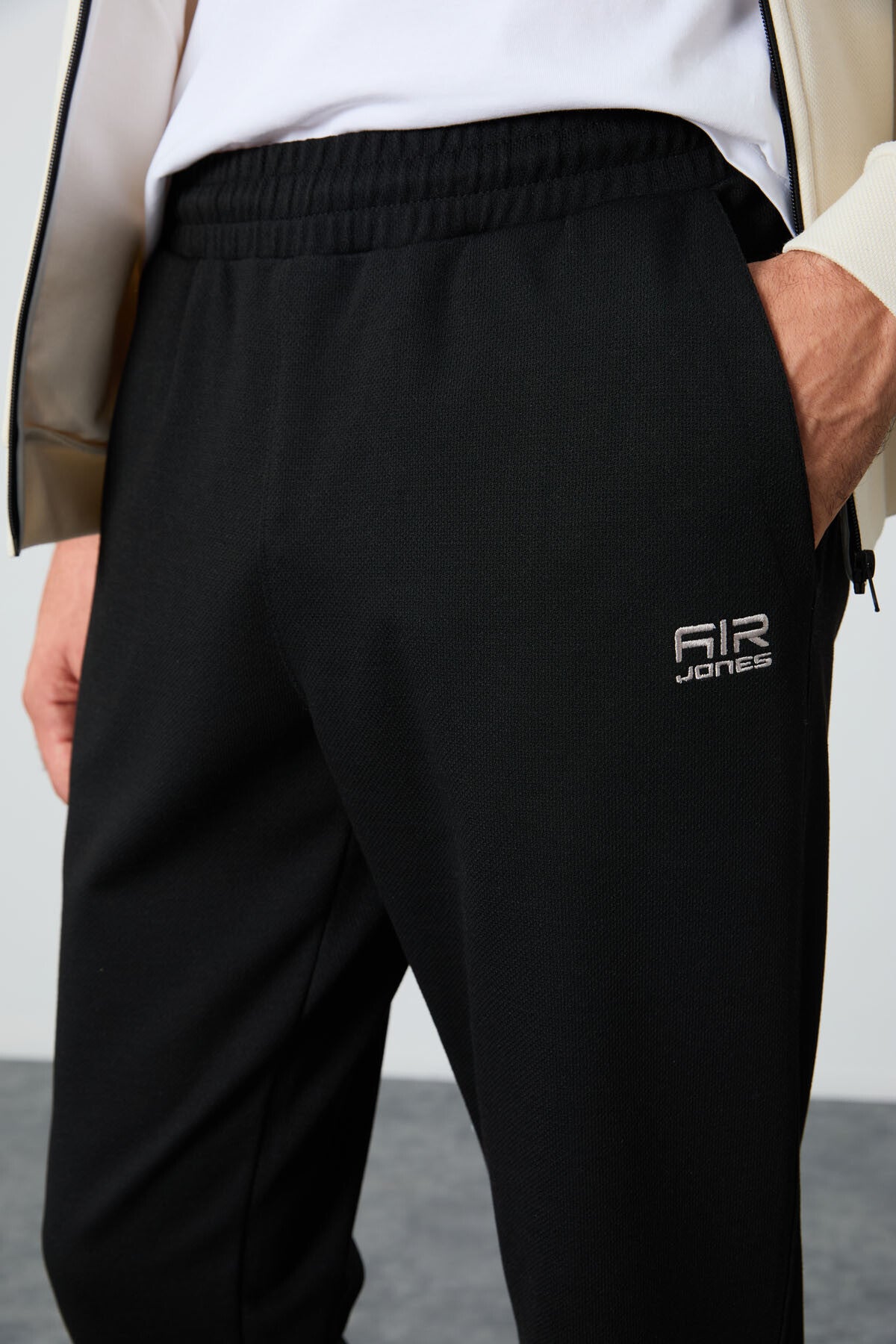 Black-White Textured Surface Standard Fit Embroidered Men's Tracksuit Set - 85248