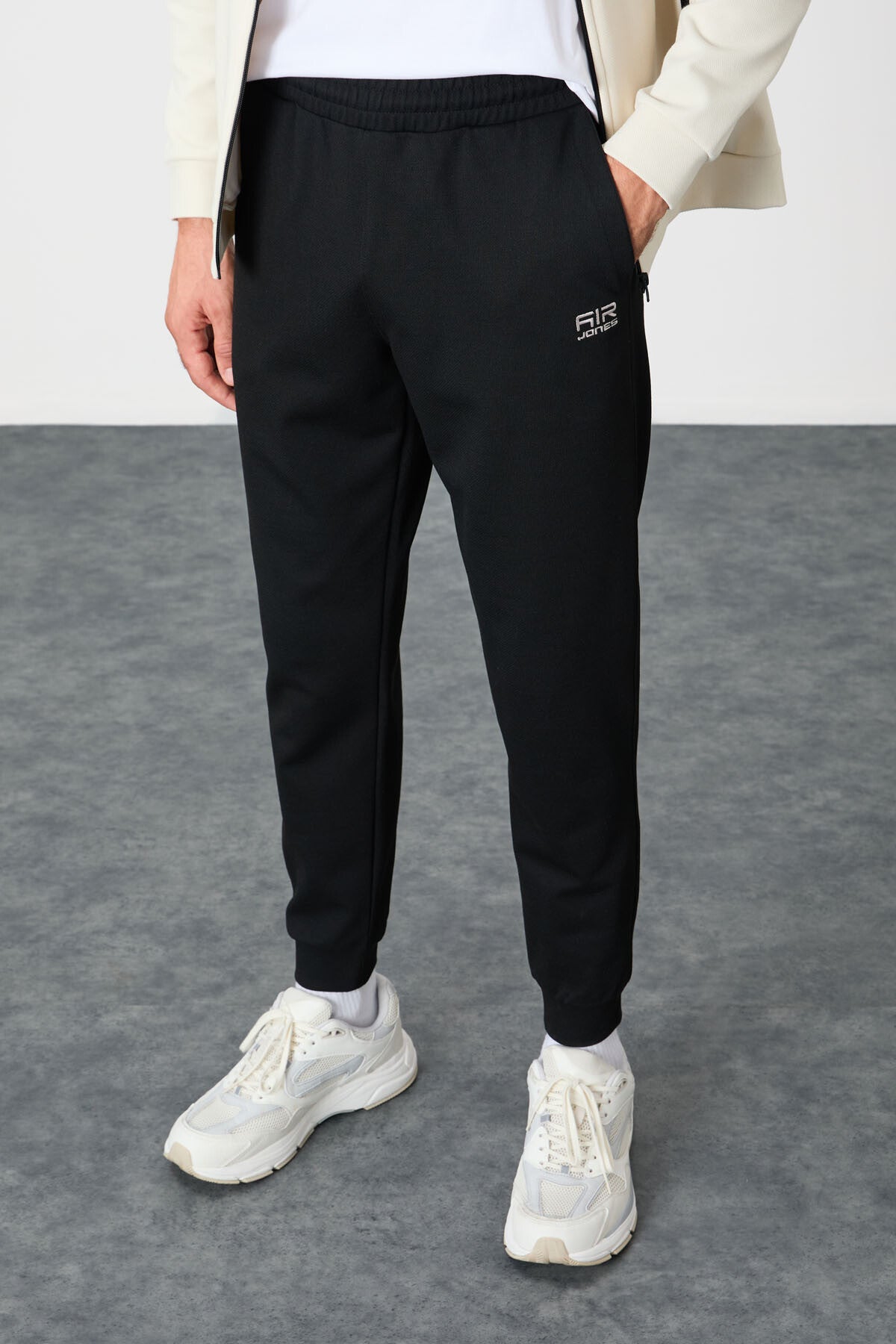 Black-White Textured Surface Standard Fit Embroidered Men's Tracksuit Set - 85248